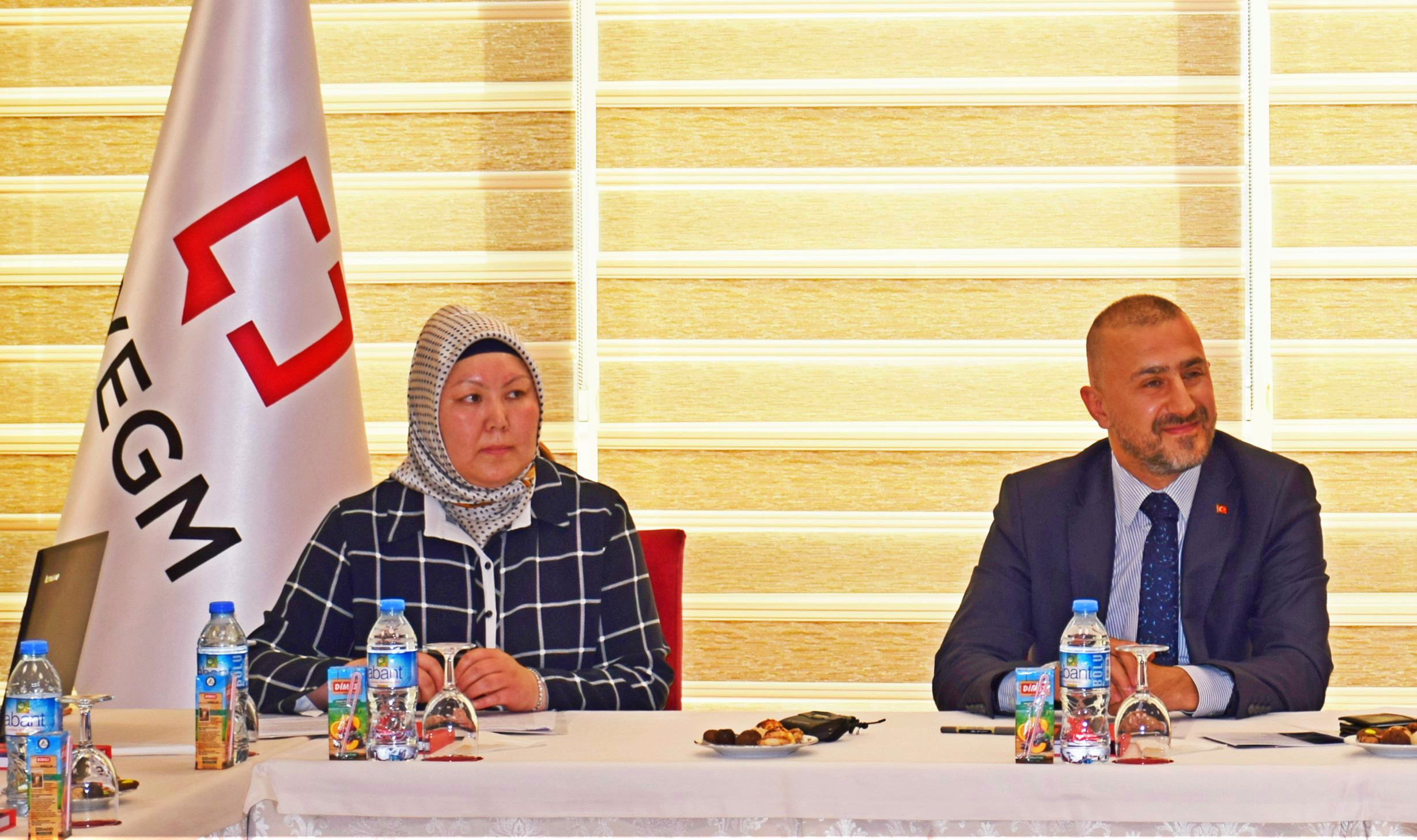 Ismail Mansur Ozdemir, deputy director general of Turkish PM's office for press and information addresses journalists in Ankara on 16 May 2016 (Photo nCa)