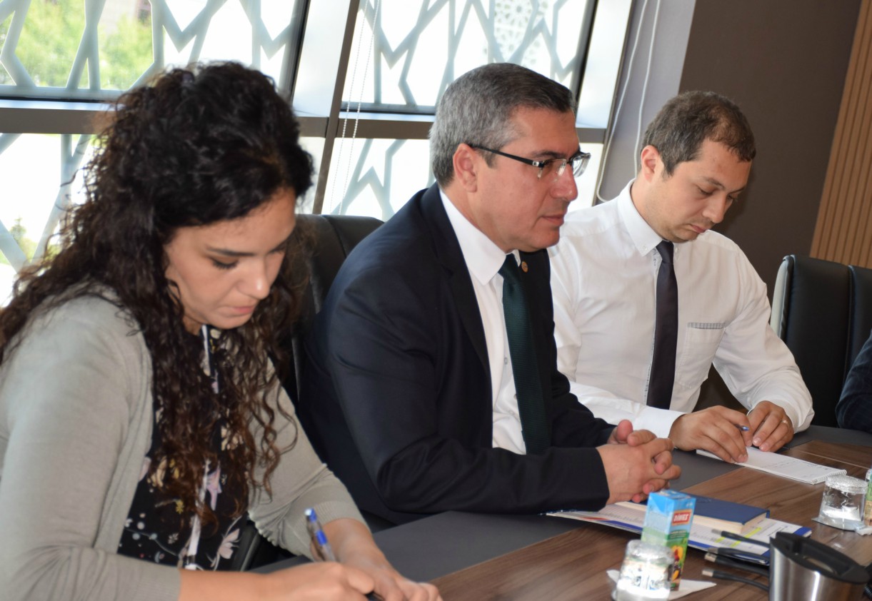 Fatih Ozer of AFAD speaks to journalists in Ankara on 17 May 2016 (Photo nCa)