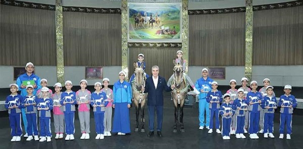 National Leader of Turkmenistan Awards Major Grants to Horse Breeders and Circus Performers in Arkadag City