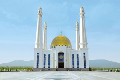 A Single Day in Turkmenistan Shows How Faith and State Still Move Together